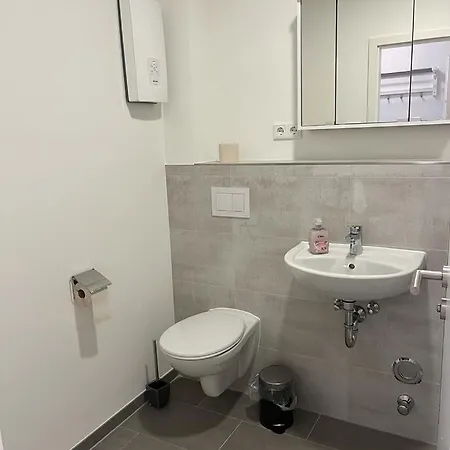 Im Zentrum Mit Parkplatz *